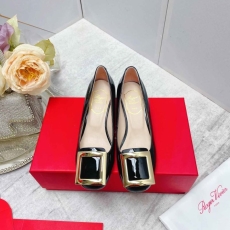 Roger Vivier flat shoes